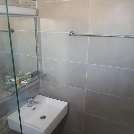 Ξενοδοχείο Vrahos